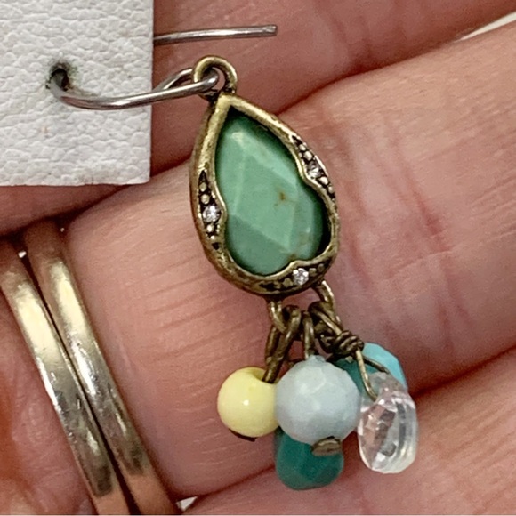 Dainty faceted turquoise and bead cluster teardrop earrings - Picture 3 of 7